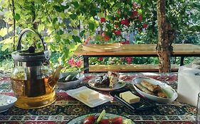 Aregak B&B And Tours
